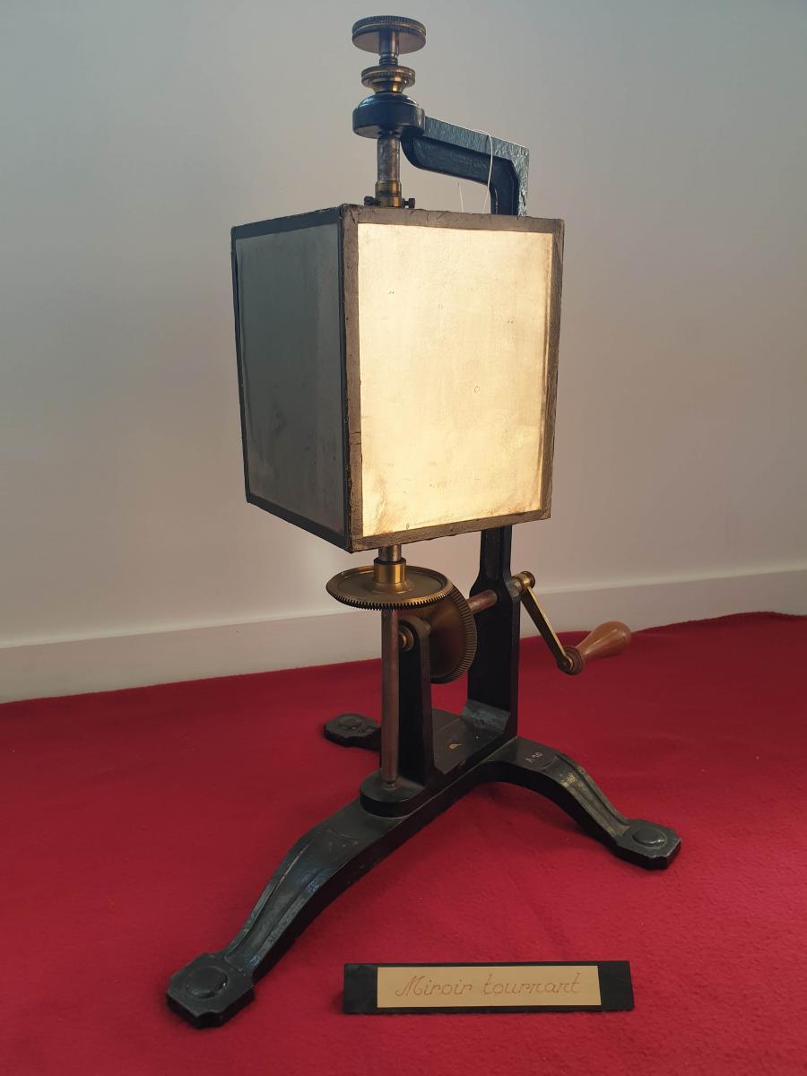 Photo d'un miroir tournant